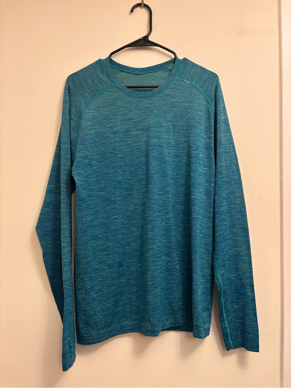 Lululemon Men's Long-Sleeve Performance Crew in Teal Blue- Medium